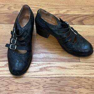 John Fluevog Operetta Malibran Black Leather 4-Strap Brogue Heels Size 7